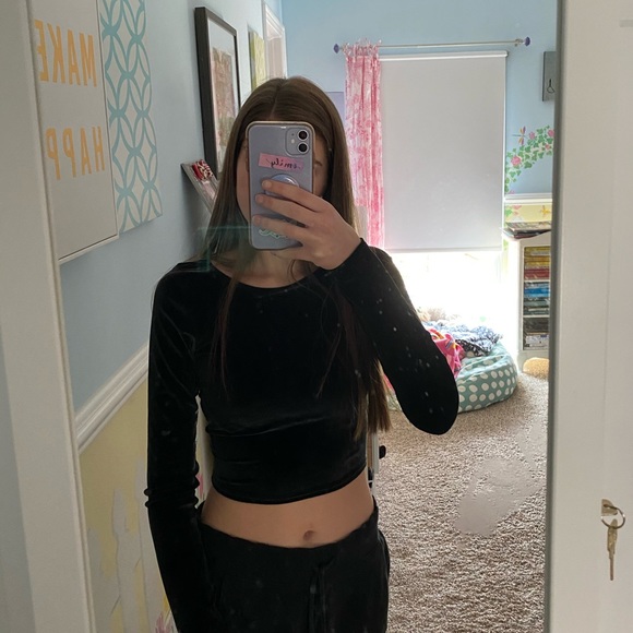 New Abercrombie Velvet Crop Top - Picture 3 of 6